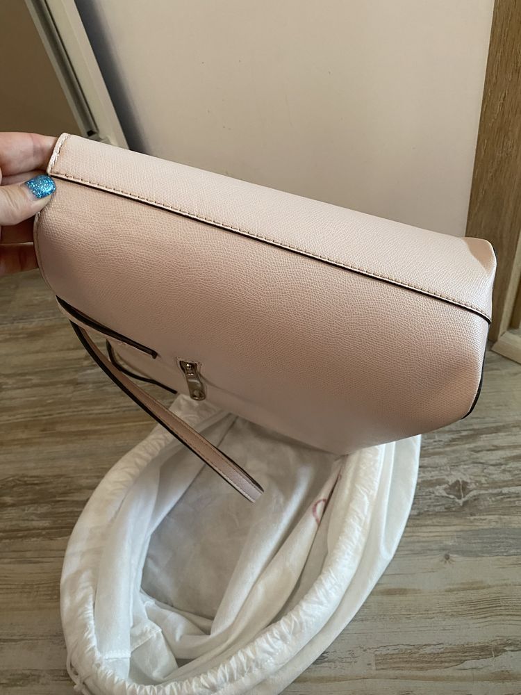 Розова чанта guess