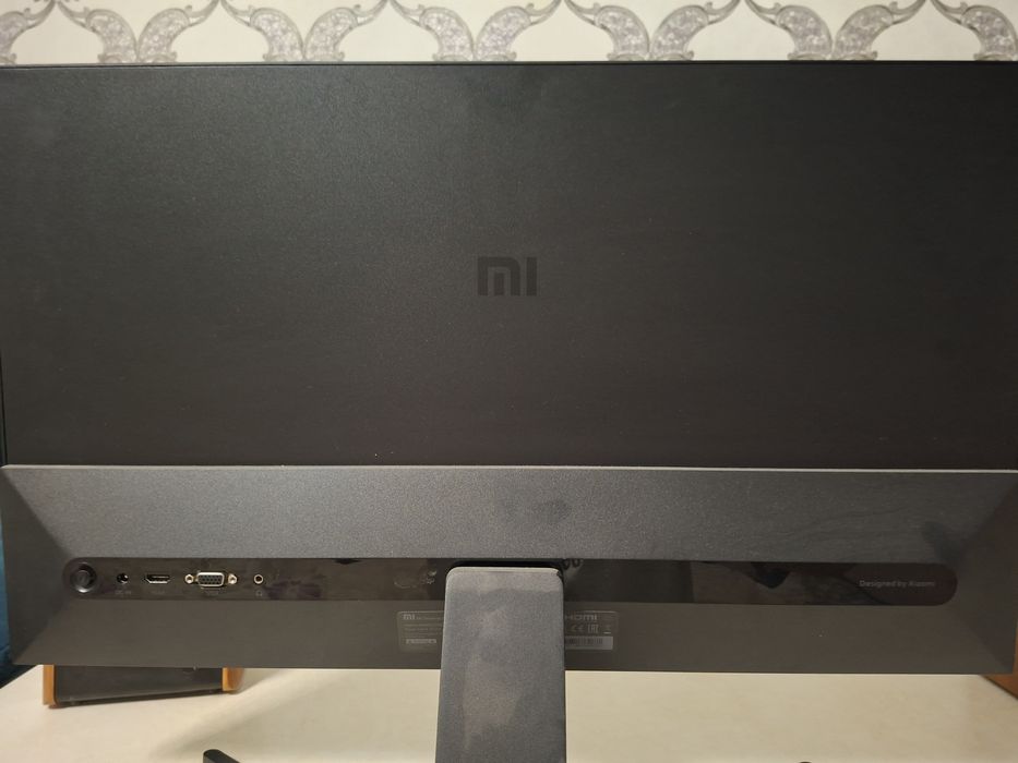 Monitor Mi 27 sostoyaniya otlichnoy