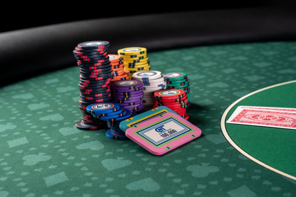 Jetoane poker la comanda personalizate cu LOGO tau CustomTables.eu