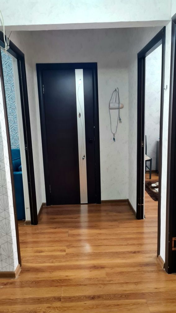 Посуточно 3 ком . кв в 27 мкр , рядом т/ц Байтерек.