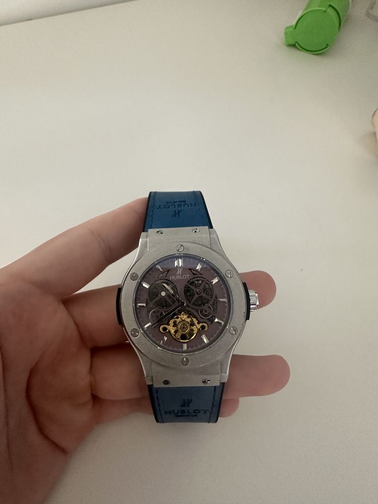 Hublot автоматичен