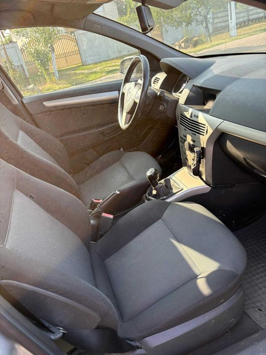 Vând Opel Astra H