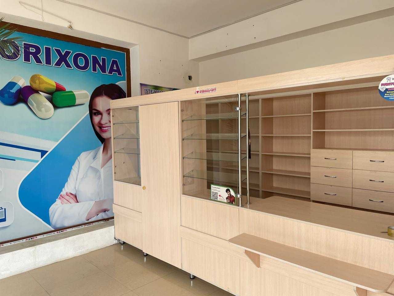 Витрина ва шкаф сотилади