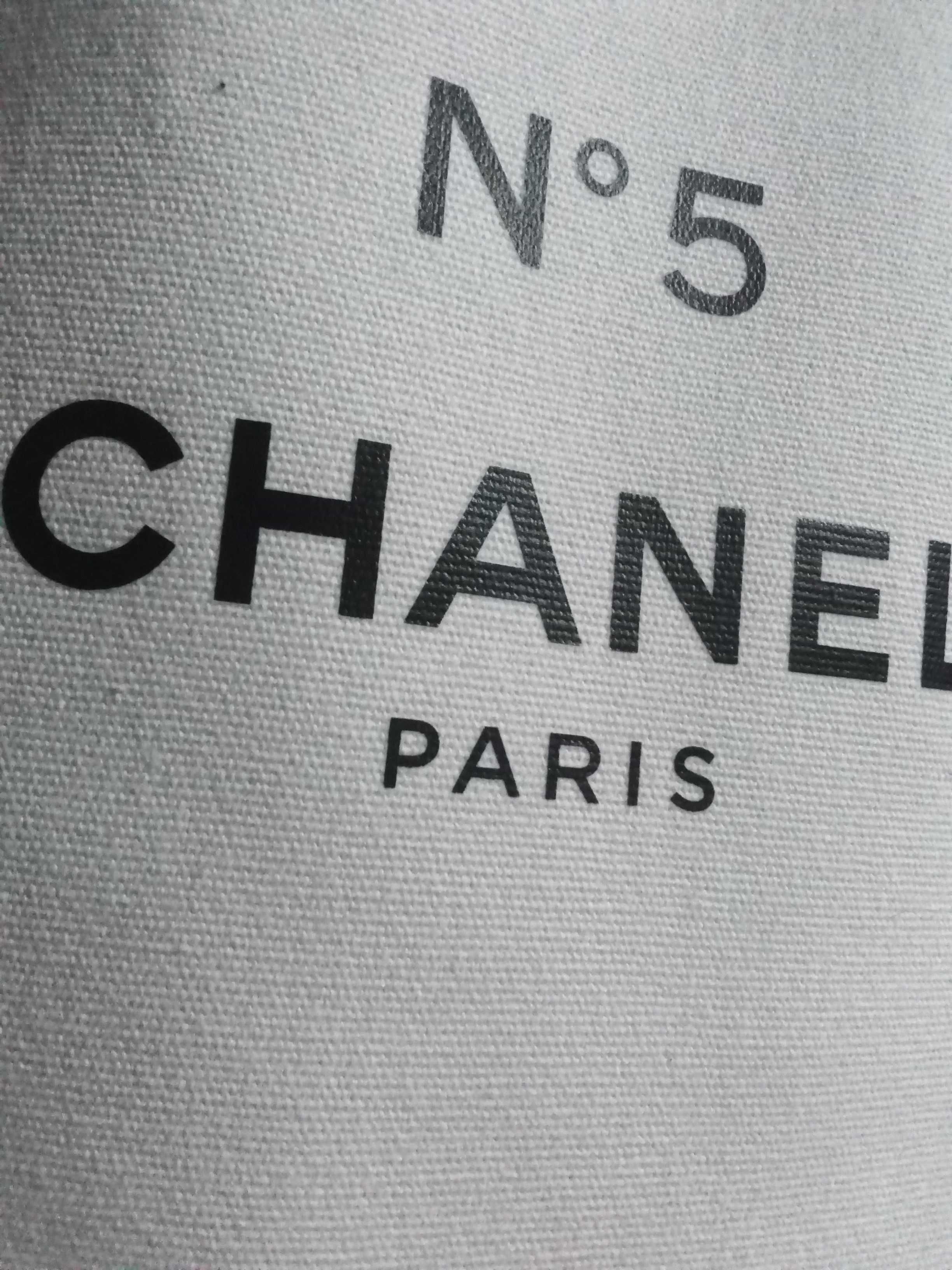 Chanel чанта. Нова