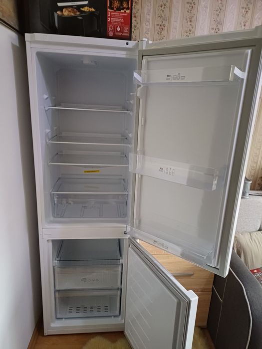 Frigider combi Arctic. Nou nout deloc na fost folosit.