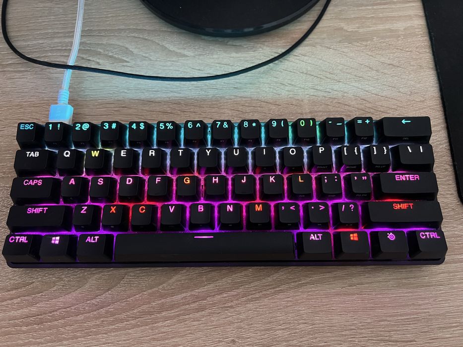 Steelseries apex pro mini  пълен комплект с кутия