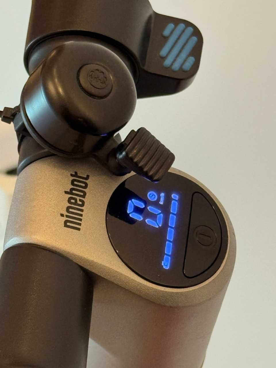 Тротинетка Ninebot Kickscooter ES2