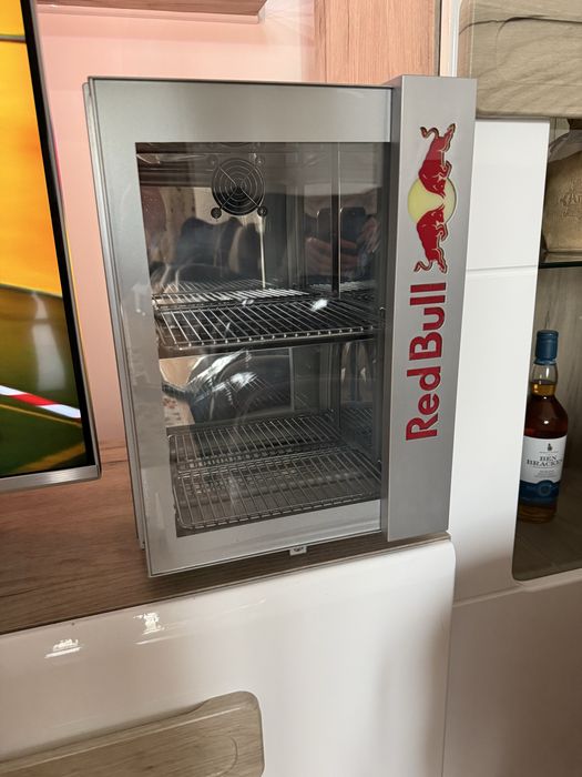 Frigider RedBull 3D logo