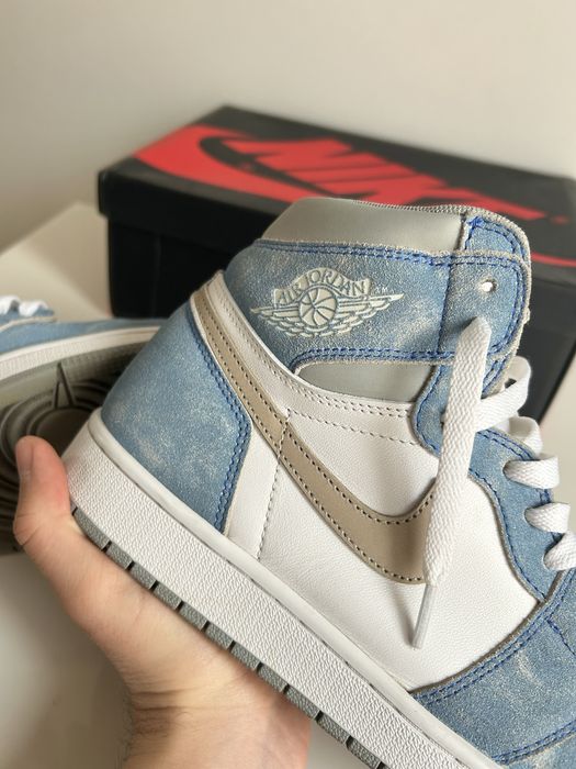 Jordan 1 Hyper Royal