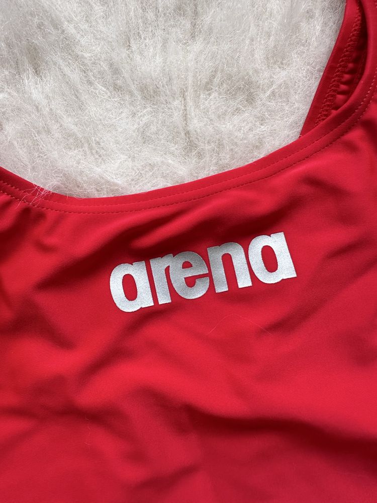 Червен цял бански Arena + шорти за плуване Roxy