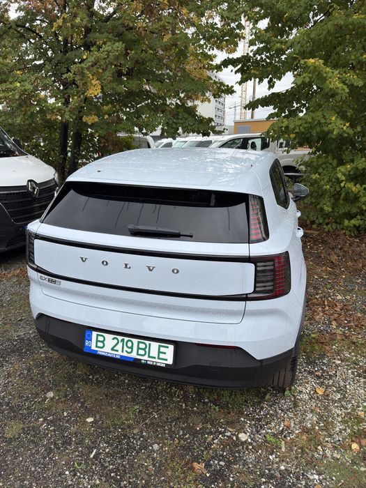 Inchiriez VOLVO EX 30