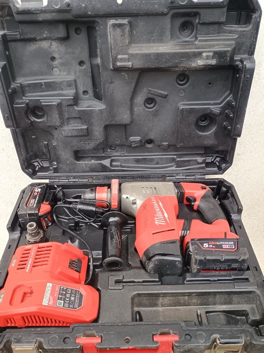 Rotopercutor milwaukee chpx , 2 baterii ,încărcător rapid.cutie