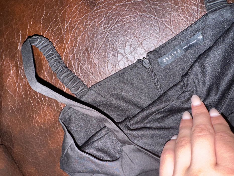 Черна рокля, подходяща за повод!