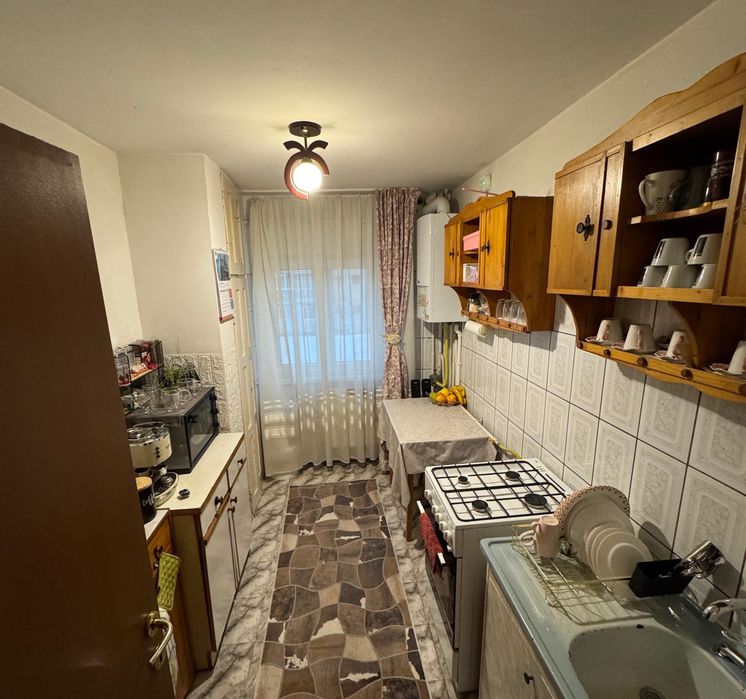 Apartament cu 4 camere zona Burdujeni