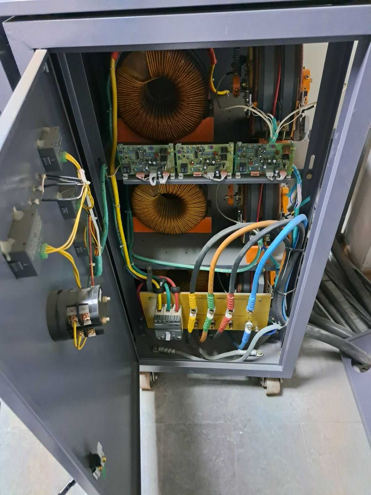 100 KVA ТРИФАЗЕН Автоматичен стабилизатор на напрежение, LED дисплей