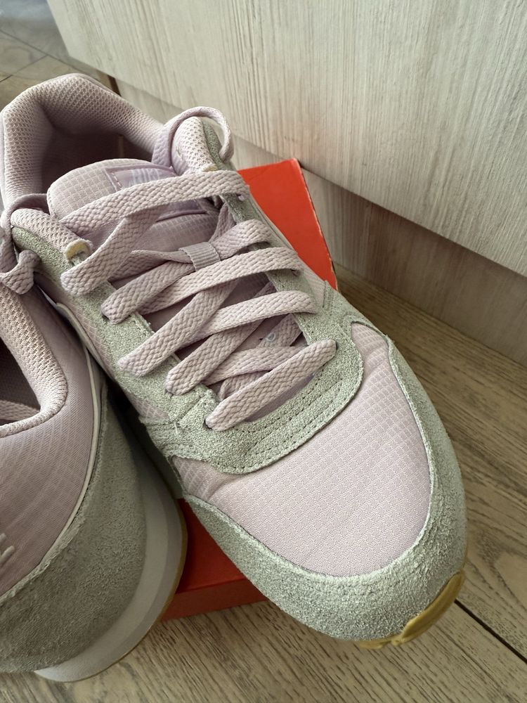 Маратонки NIKE 37,5