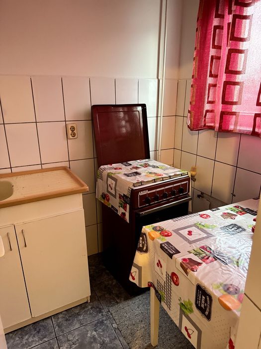 Inchiriez garsoniera zona Obcini