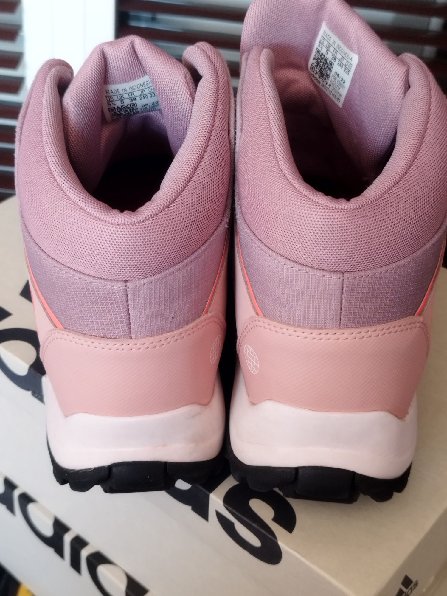 Adidas зимни боти размер 38