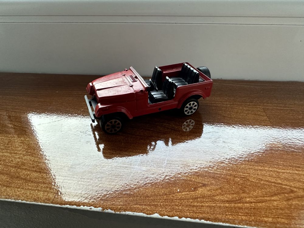 Jeep Wrangler burago 1:43