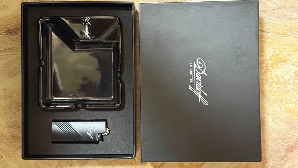 Davidoff ,set scrumiera de porțelan si bricheta ,negru ,la cutie cadou