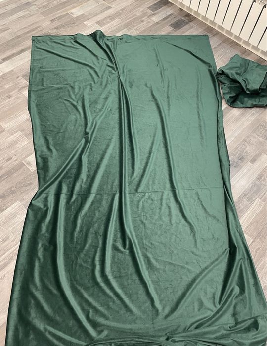 Абсолютно новые шторы изумрудного цвета