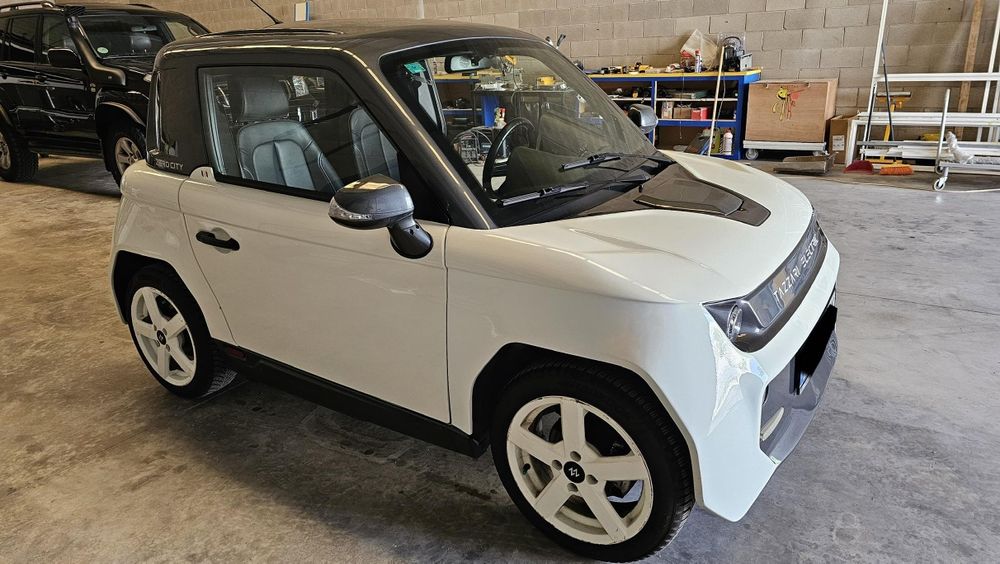 Autoturism Tazzari
