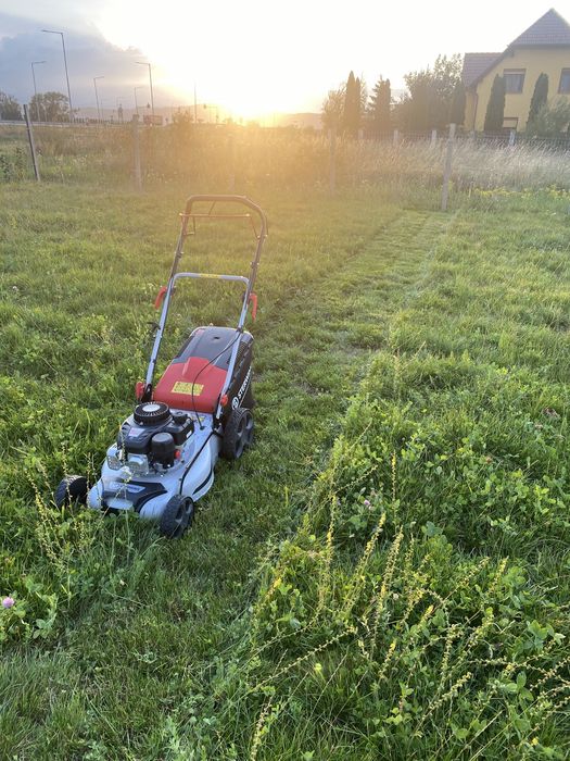 Inchiriez masinuta tuns iarba, motoburghiu, motocoasa