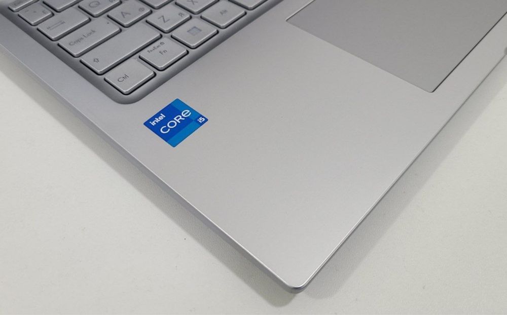 Asus vivobook Core i5/13chi avlod