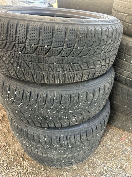Зимние шины почти новый ездил 1.5 месяца