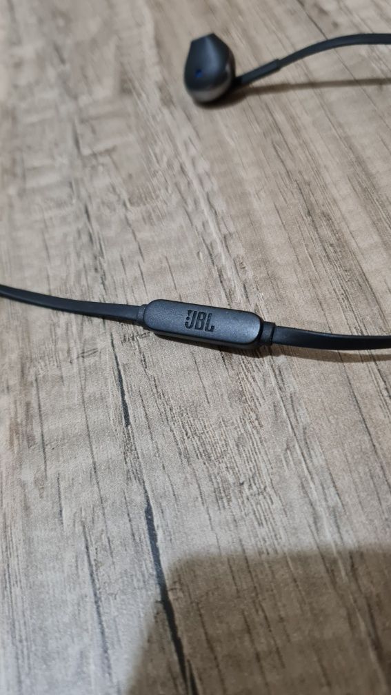 JBL слушалки с кабел