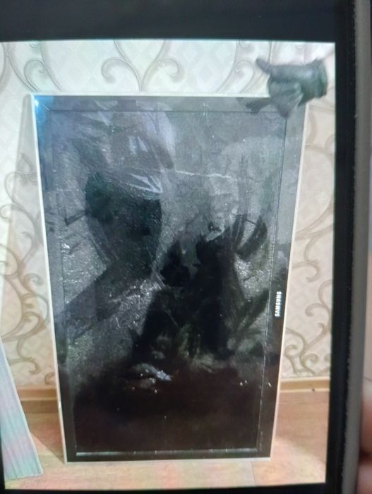 Отдам за шоколадку не рабочий телевизор