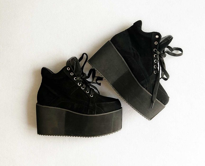 Новые ботинки на платформе 38 р ботильоны кроссовки