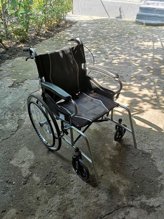 scaun cu rotile , fotoliu rulant, complet