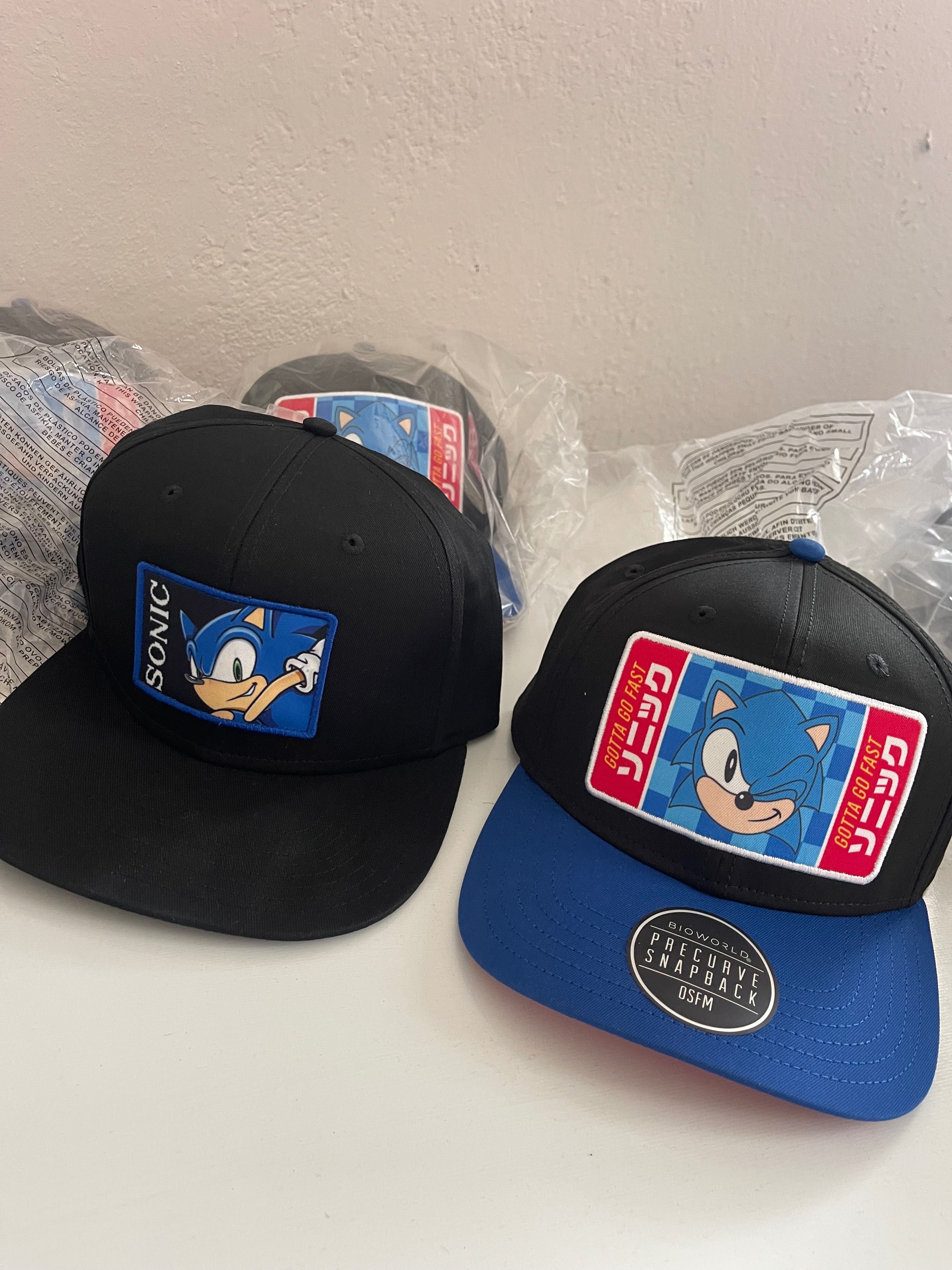 Шапки с козирка Sonic