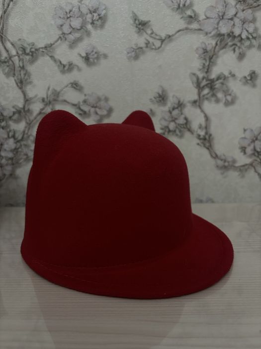 Красная шляпа с ушками