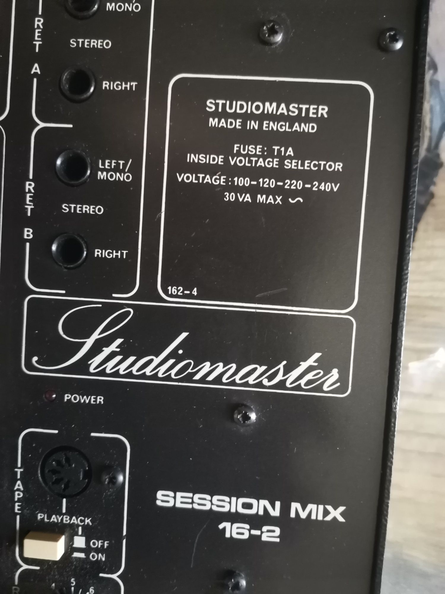 Mixer profesional StudioMaster session mix 16-2