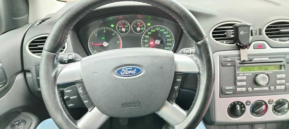 Vând Ford focus din 2005