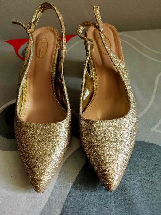 Продам туфли почти новые