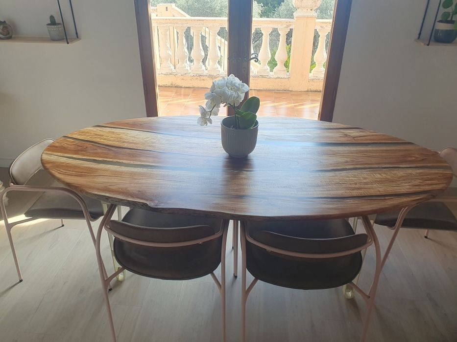 Маси, плотове, рафтове, подноси за сервиране, дъски за рязане