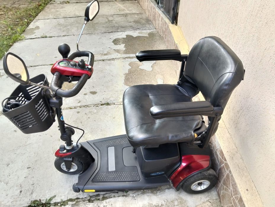 Vând triciclu electric, cu baterie nouă. Funcționează foarte bine.