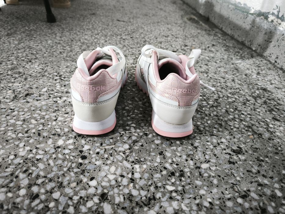 Нови дамски кожени бели обувки Reebok