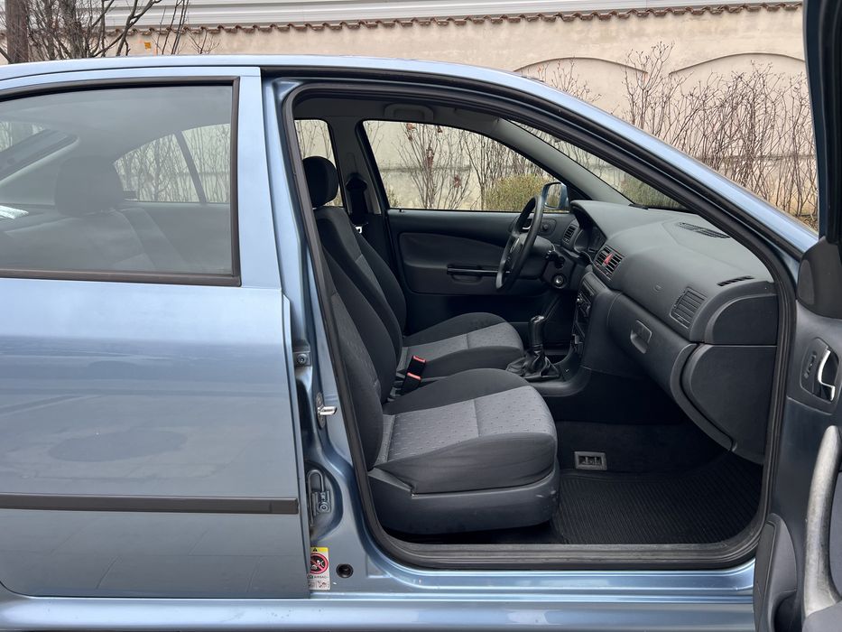 Skoda Octavia Tour 2008 1.6 Benzină 102CP Doar cu 86.000 Km reali!!