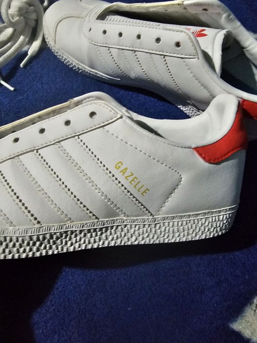Adidasi Gazelle.