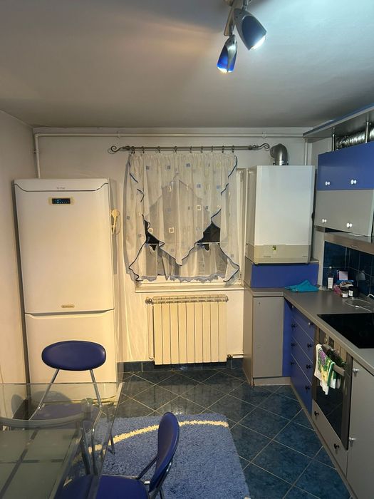 Închiriez apartament