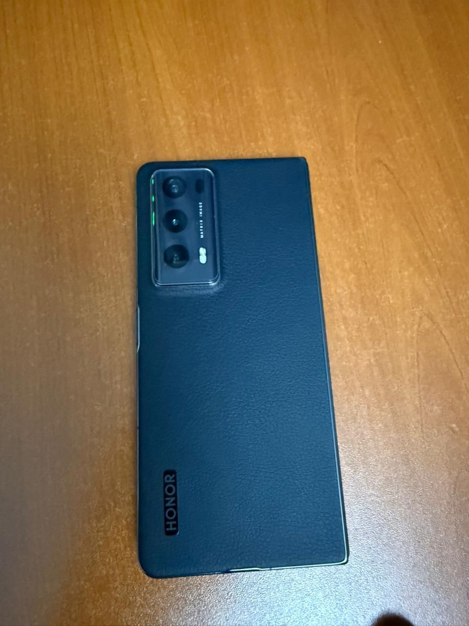 Продам смартфон Honor magic v2