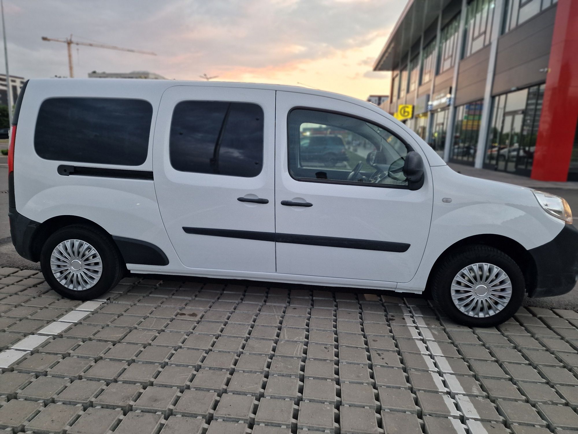 Vând Renault Kangoo 2 2018 (5 locuri) maxi /duba