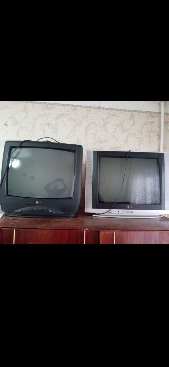 Продаются 2 телевизора .б/У.один рабочий .другой нет
