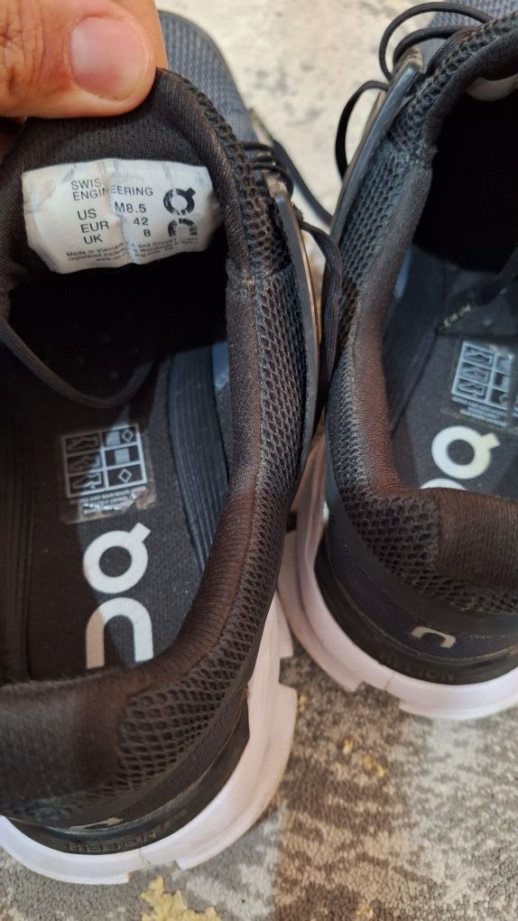 Adidași on cloud mărimea 42
