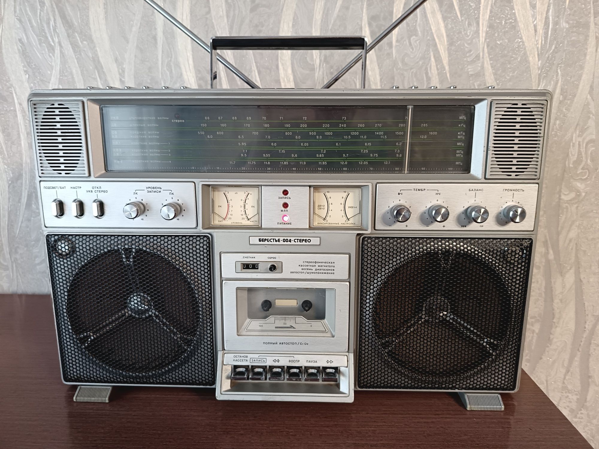 Магнитолы SHARP GF-560, Берестье 004, VEF sigma, Соната 211, эквалайзе