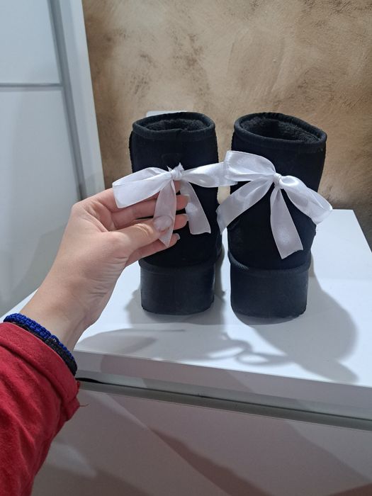 Ghete tip ugg negre